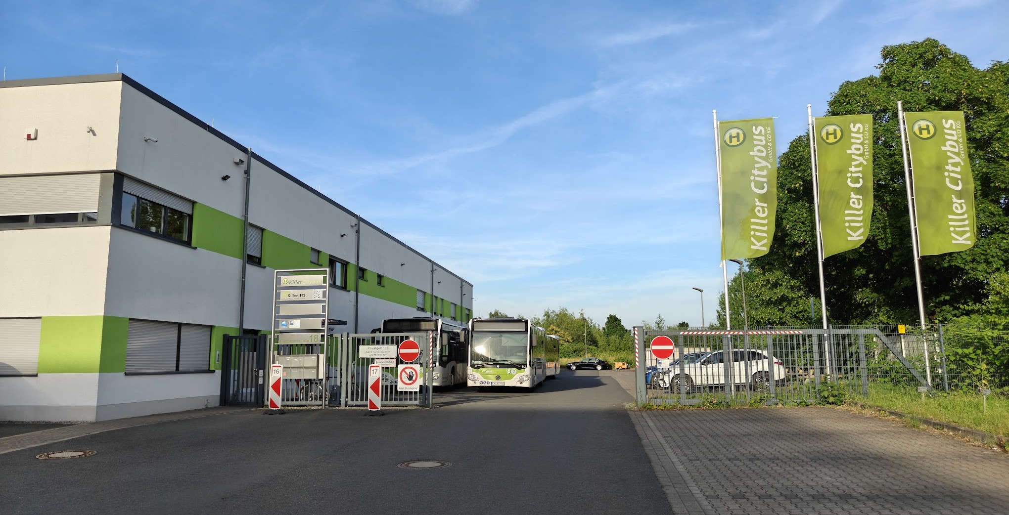 Betriebshof der Killer Gruppe in Witten mit Bussen, eigener Werkstatt und Tankstelle.